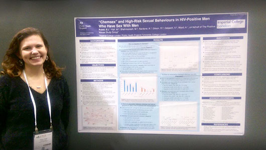  Erica Pufall, con el poster presentado en la CROI 2016.